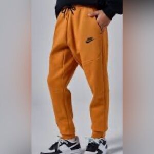 NIKE TECH SWEATPANTS ORANGE, XL